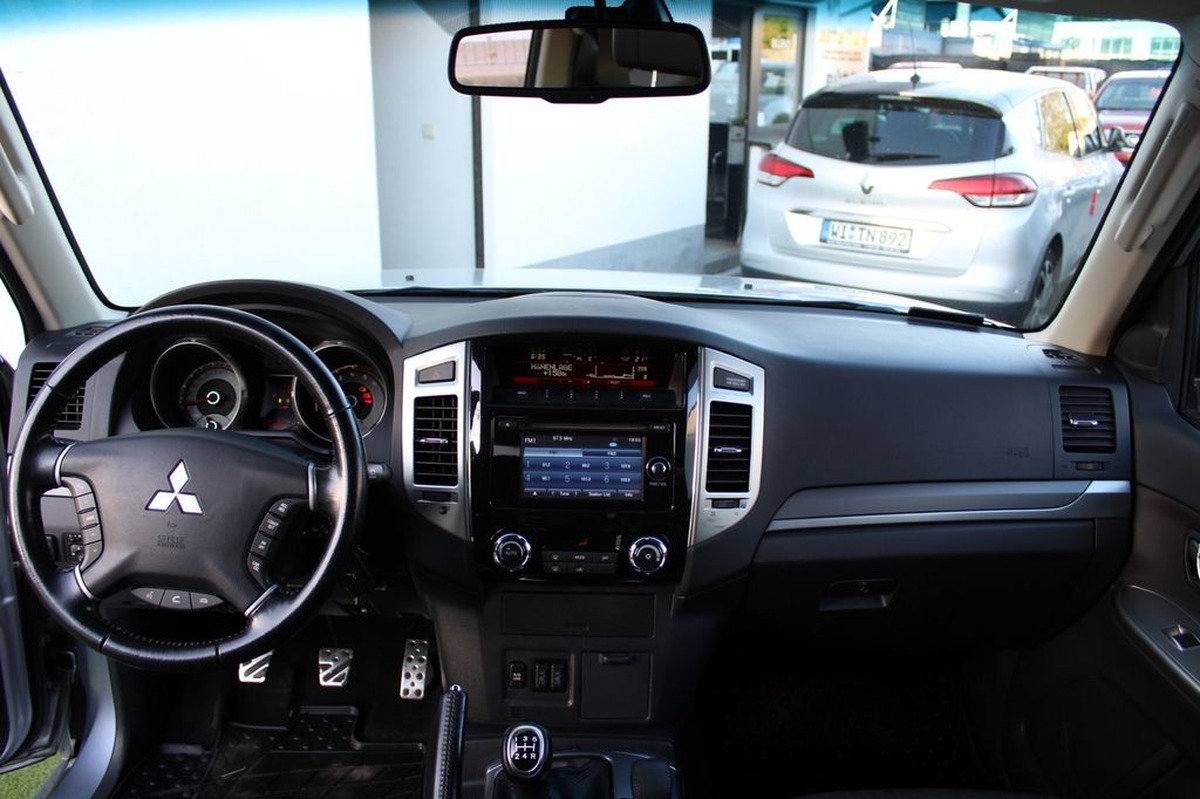 Mitsubishi Pajero 3.2 DI-D Intense *1.Main*Top*