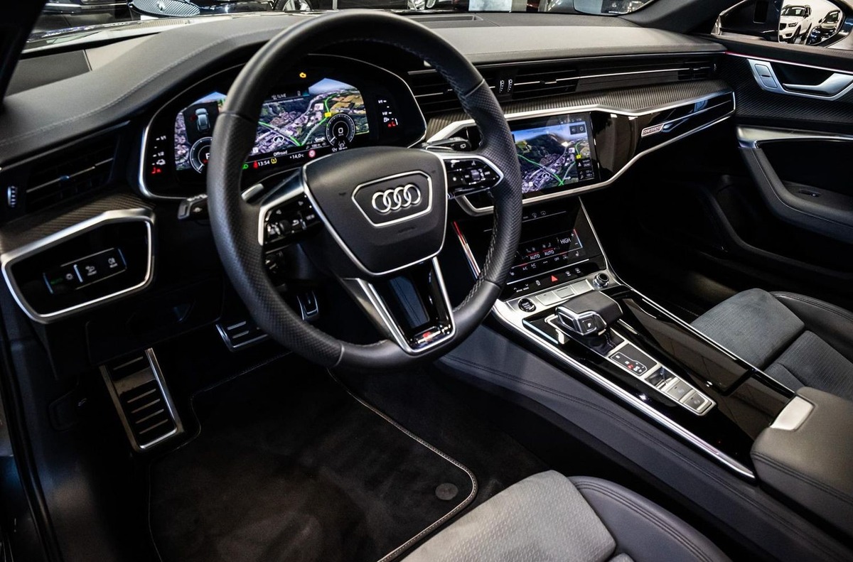 Audi A6 Avant 55 TFSI e 367ch Compétition quattro S tronic 7 B&O Toit ouvrant Attelage