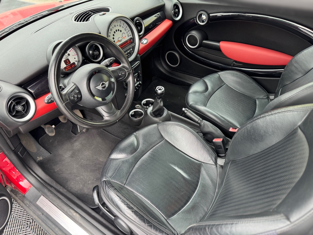 Mini Cooper 2 (R56) LCI D 1.6  110 cv - TOIT OUVRANT - INTERIEUR CUIR - RADAR DE RECUL