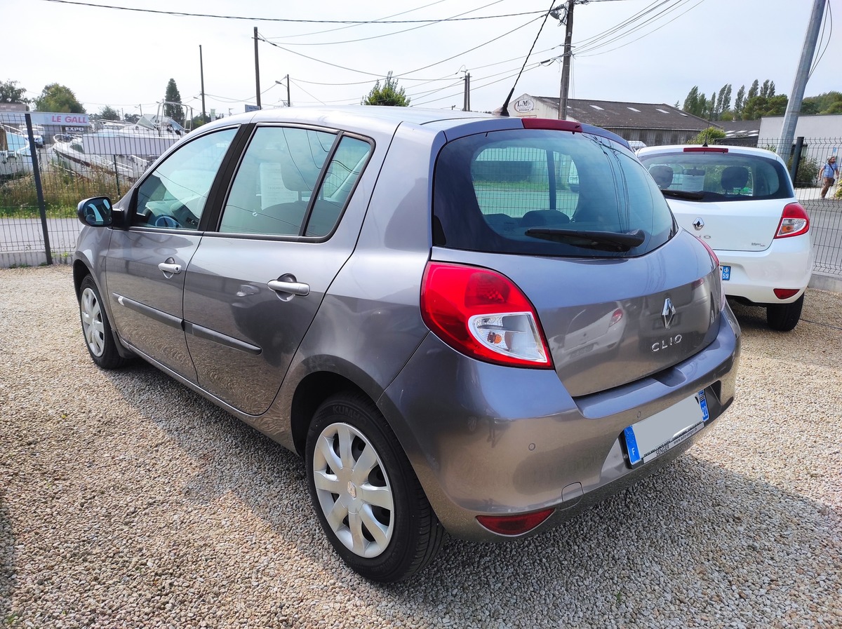 RENAULT Clio III 1.2i 80 Boite Automatique Quickshift