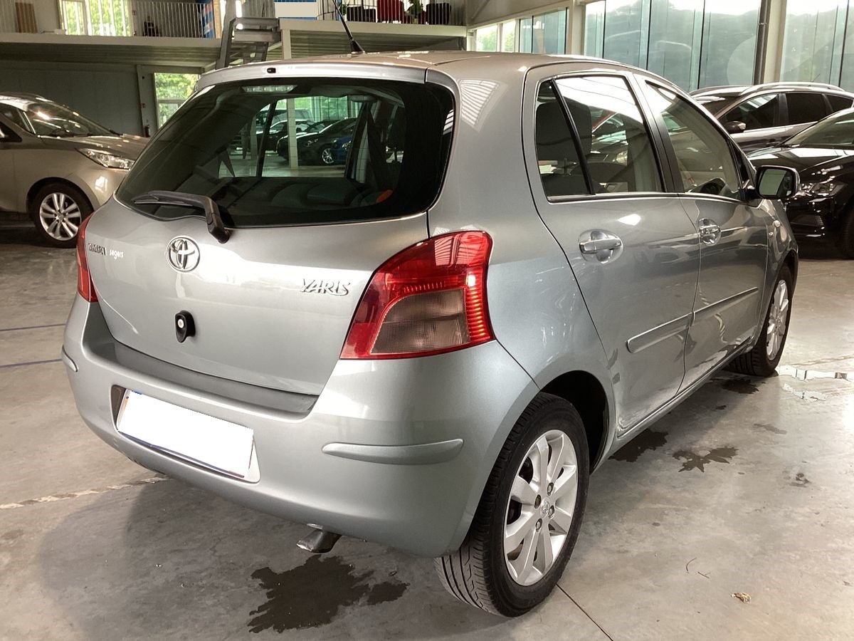 Toyota Yaris II 1.4 D4-D 90