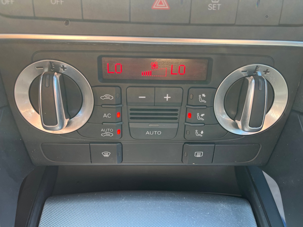 Audi A3 Phase 2 Sportback 1.6 TDi S-Tronic7 105 ch Boîte automatique