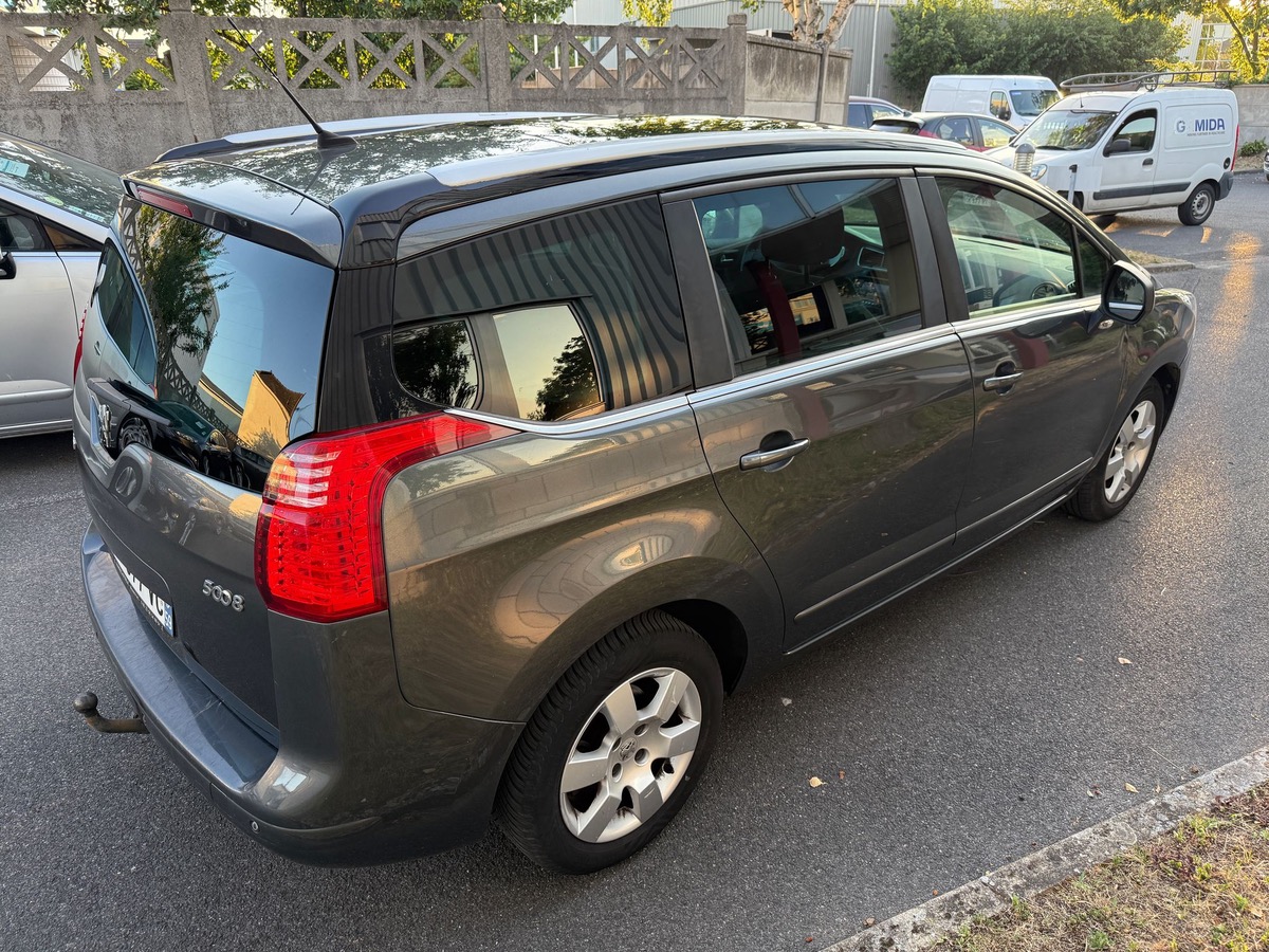 Peugeot 5008 1.6 HDI 112 CV style 1er main 7 place 4XCB