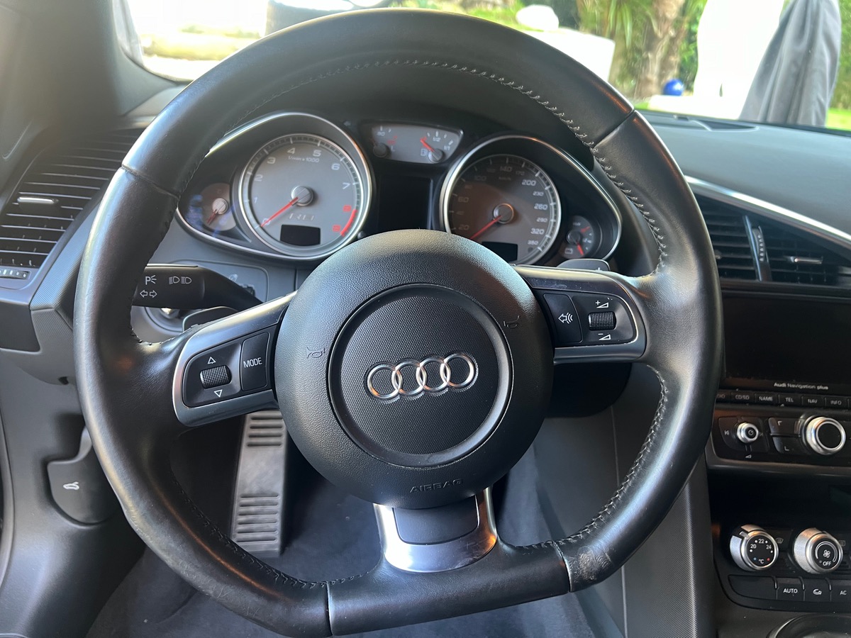 Audi R8 4.2 fsiq fass 1  entretien concessionnaire 