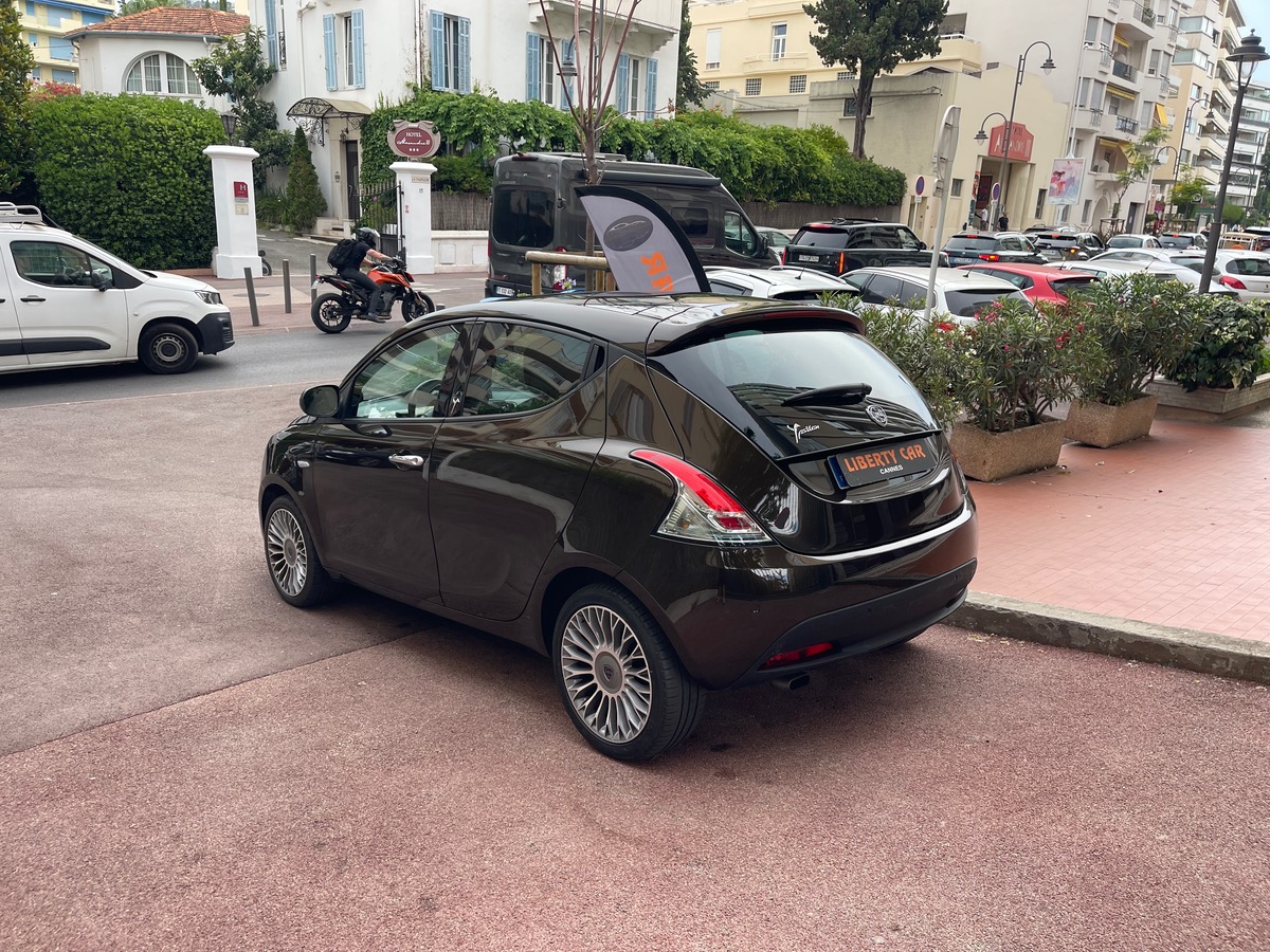 Lancia Ypsilon 85 cv / 1 er Main / Boîte auto / Km Réel / Toit Ouvrant