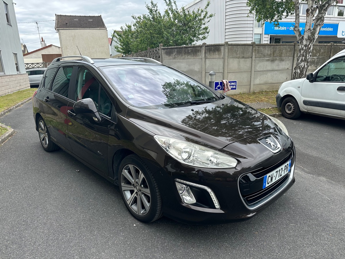 Peugeot 308 SW 1.6 e-HDI 112 CV 7 place spéciale family 4XCB