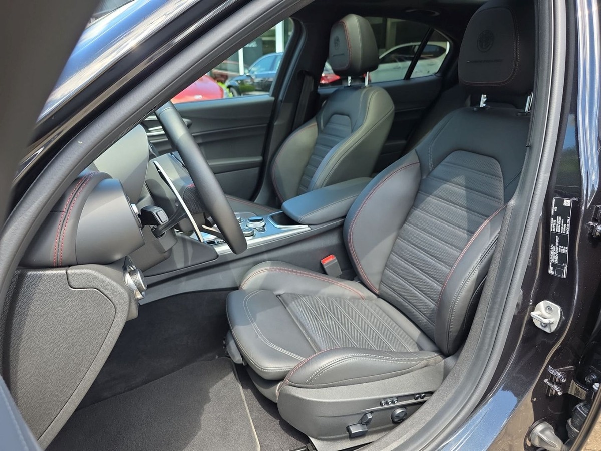 Alfa Romeo Giulia 2.0T 280ch Competizione Q4 AT8 Toit ouvrant Harman-Kardon