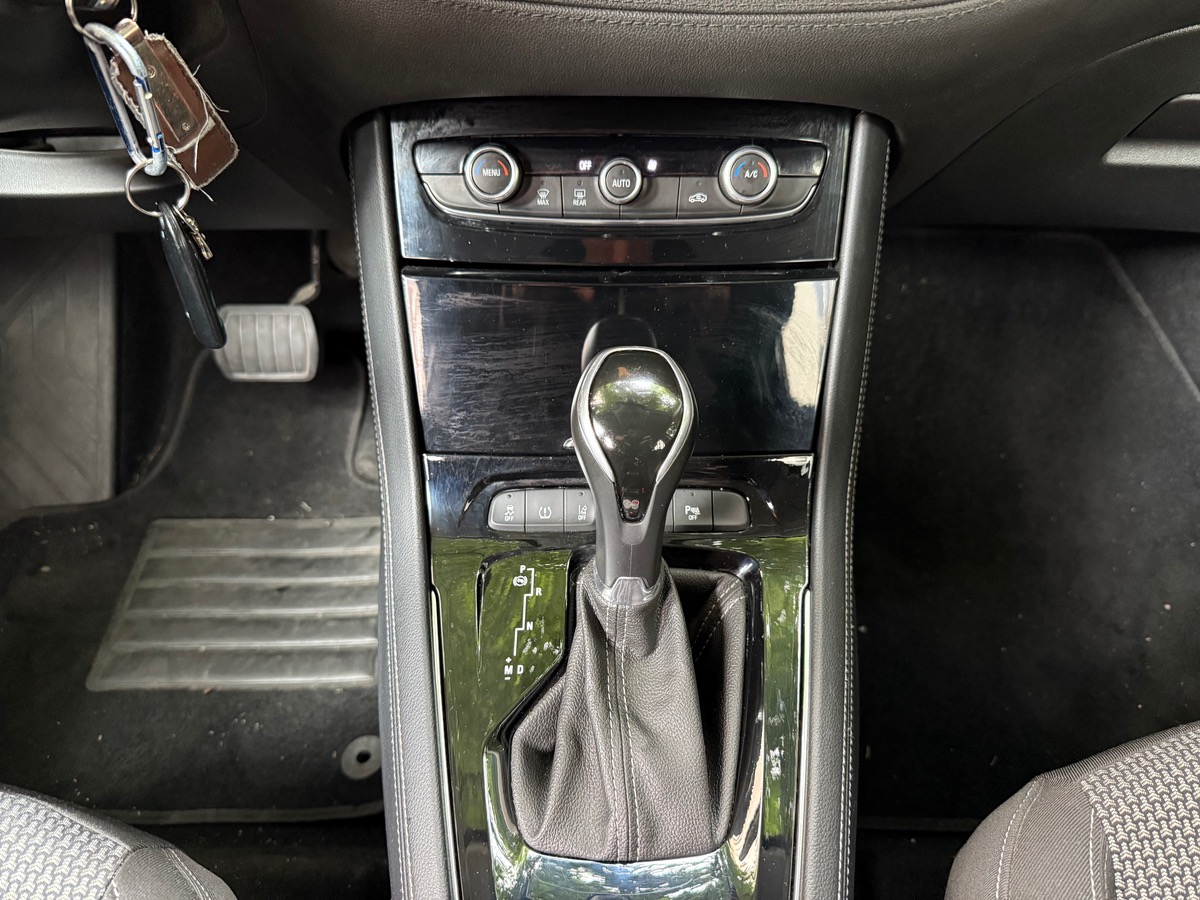 Opel Grandland X 1.5 CDTI EAT8 130 cv Boîte auto Carplay