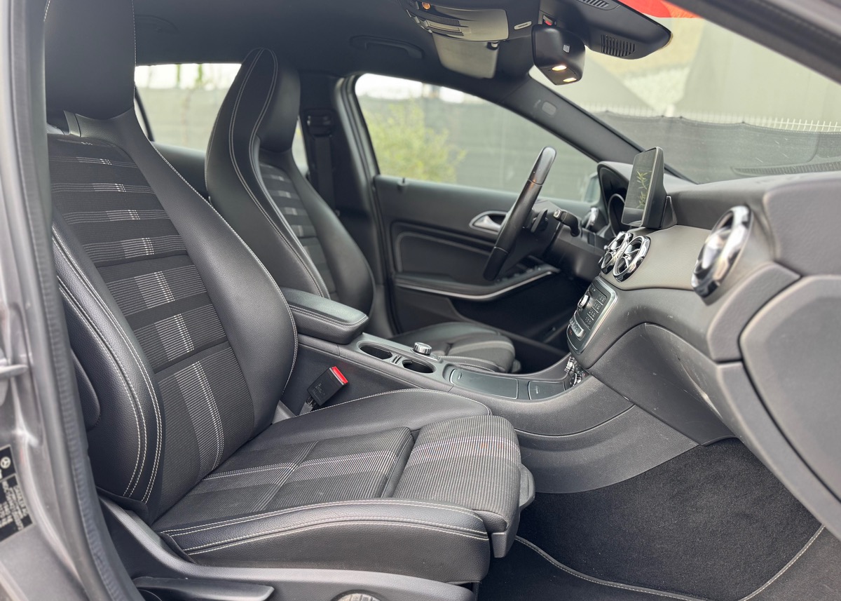 Mercedes-Benz GLA (2) 180 SENSATION 7G-DCT