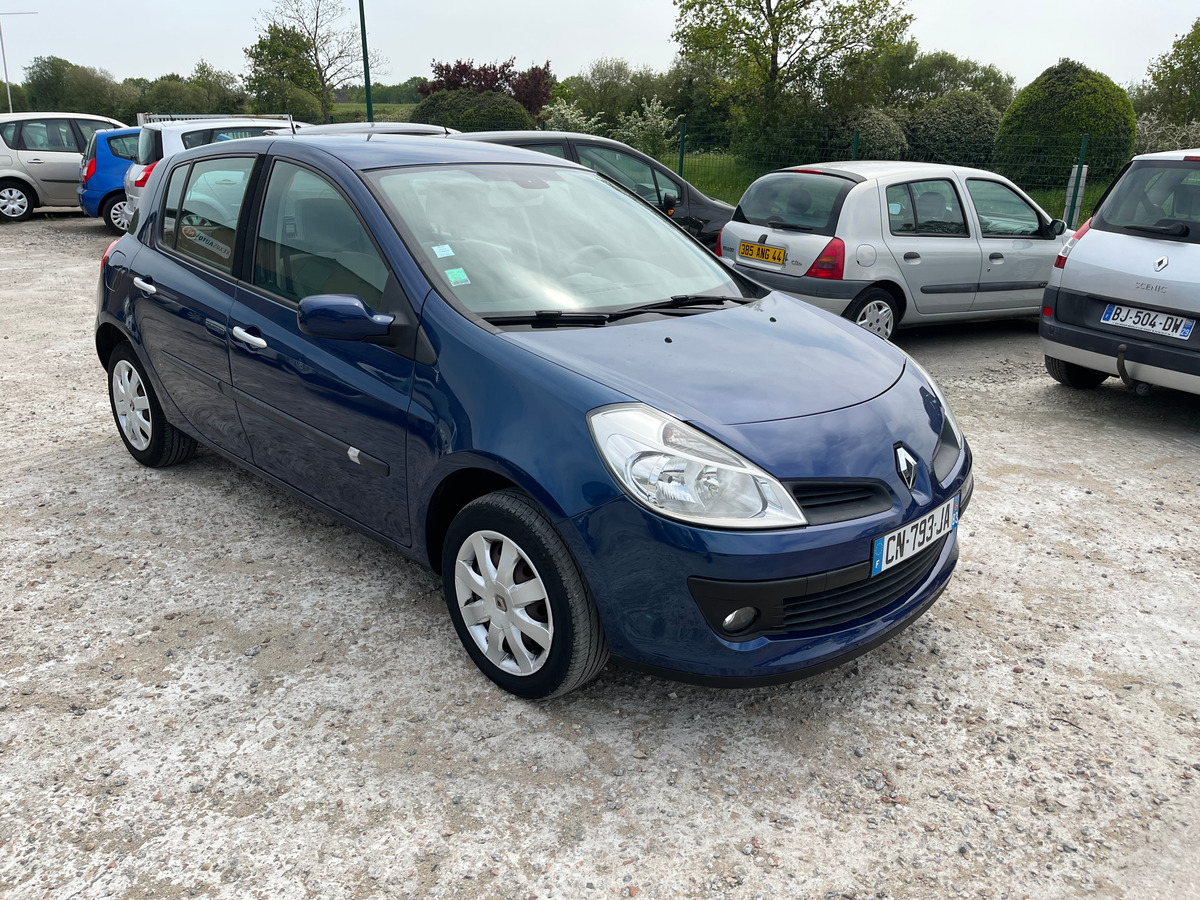 RENAULT Clio 1.6i 16v - 110CH 109673KM