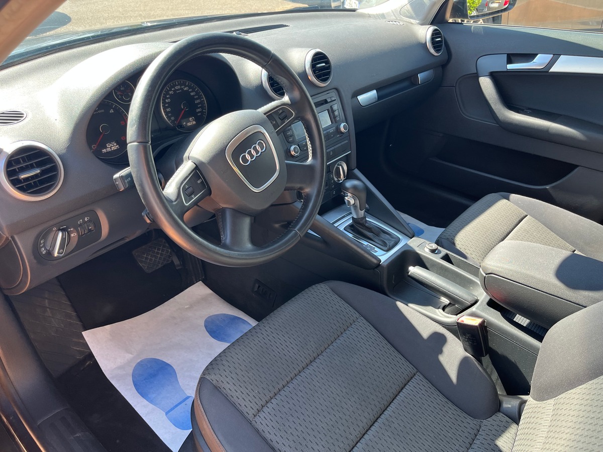 Audi A3 Phase 2 Sportback 1.6 TDi S-Tronic7 105 ch Boîte automatique