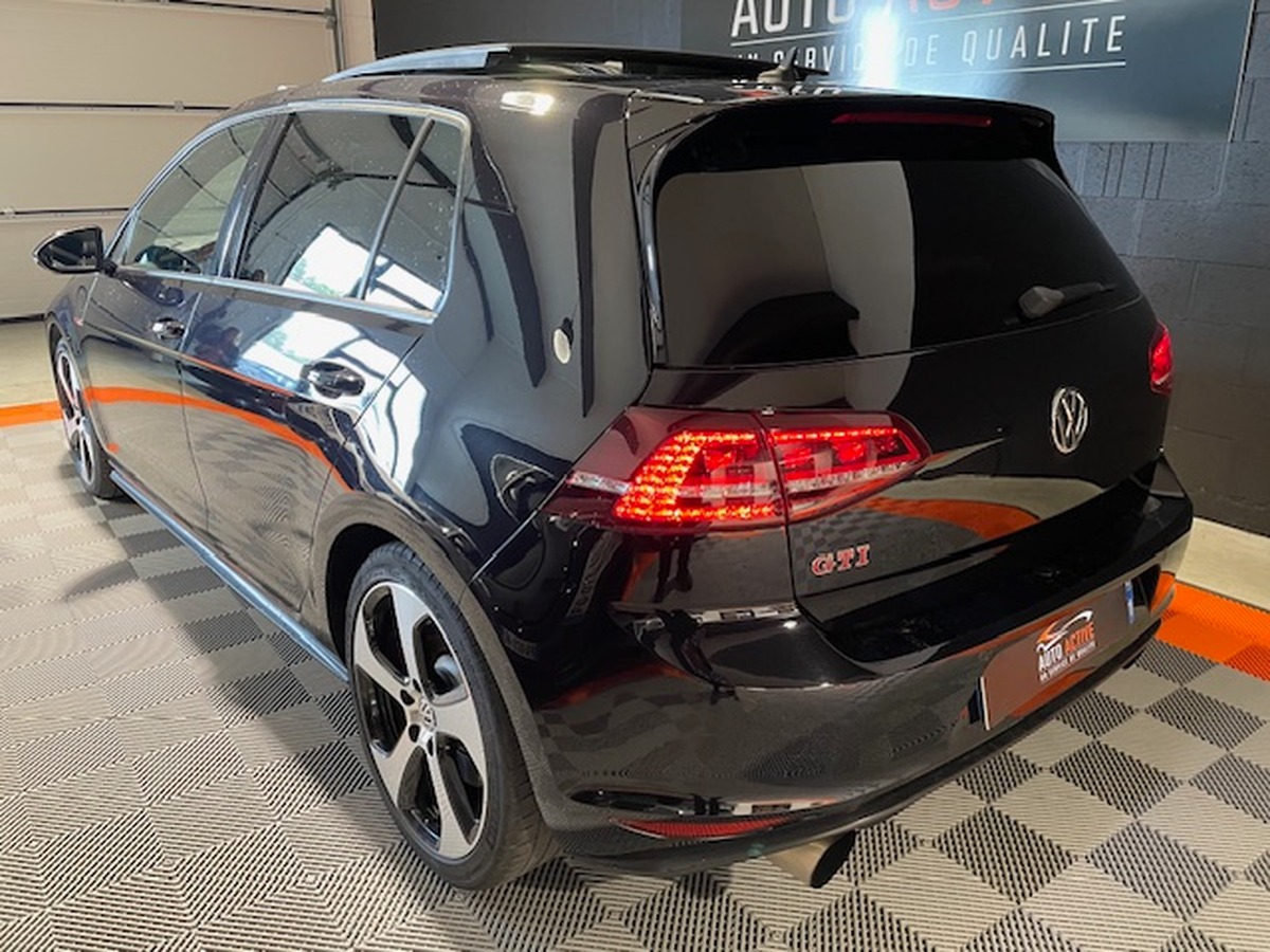 Volkswagen Golf GTI 230CV DSG6
