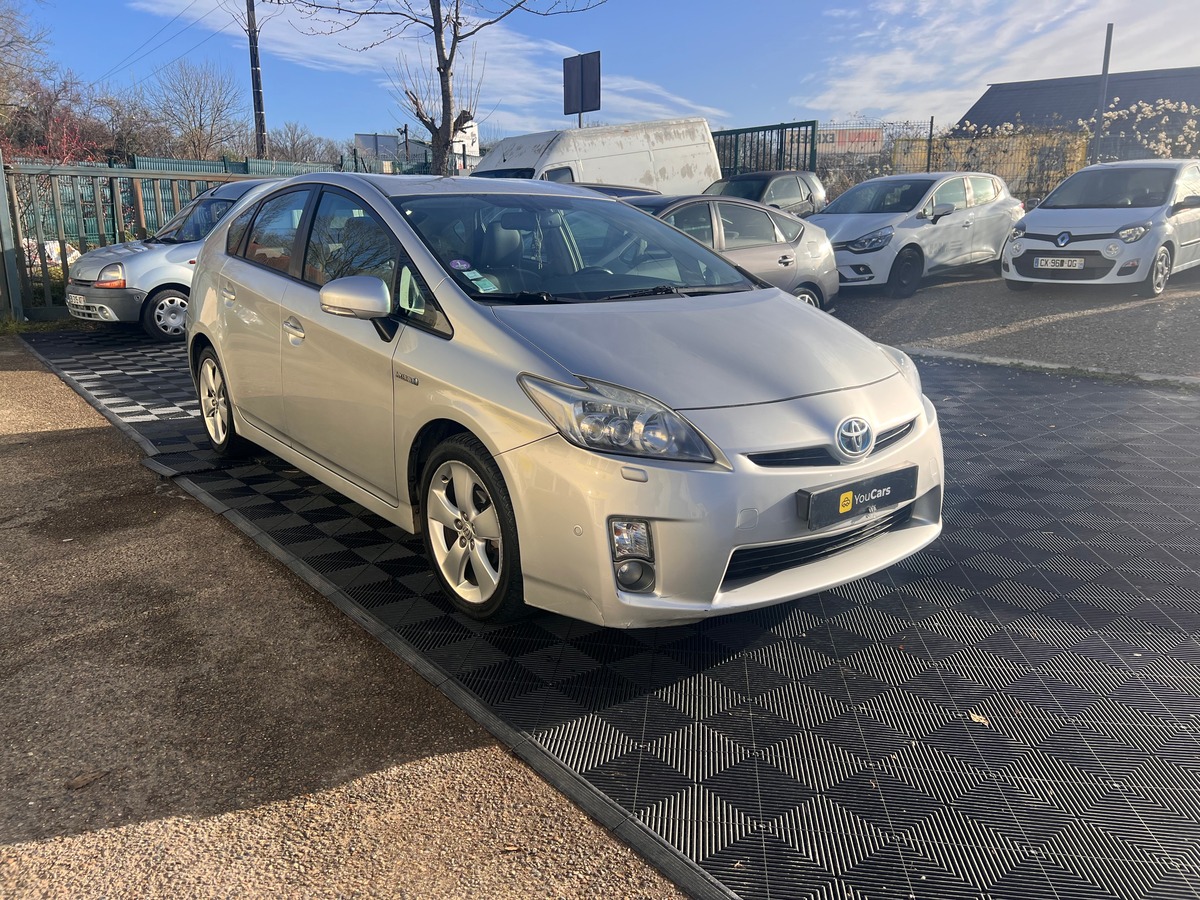 Toyota Prius III 1.8 136 Hybrid 99 cv Boîte auto - CAMERA DE RECUL - SIEGES CHAUFFANT