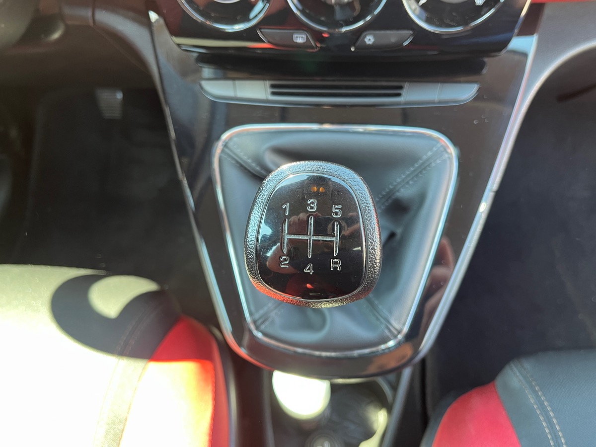 Lancia Ypsilon III 1.3 MULTIJET 95 BLACK&RED 5P