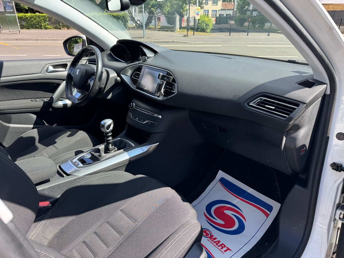 Peugeot 308 PHASE II 1.6 HDI 115 ALLURE