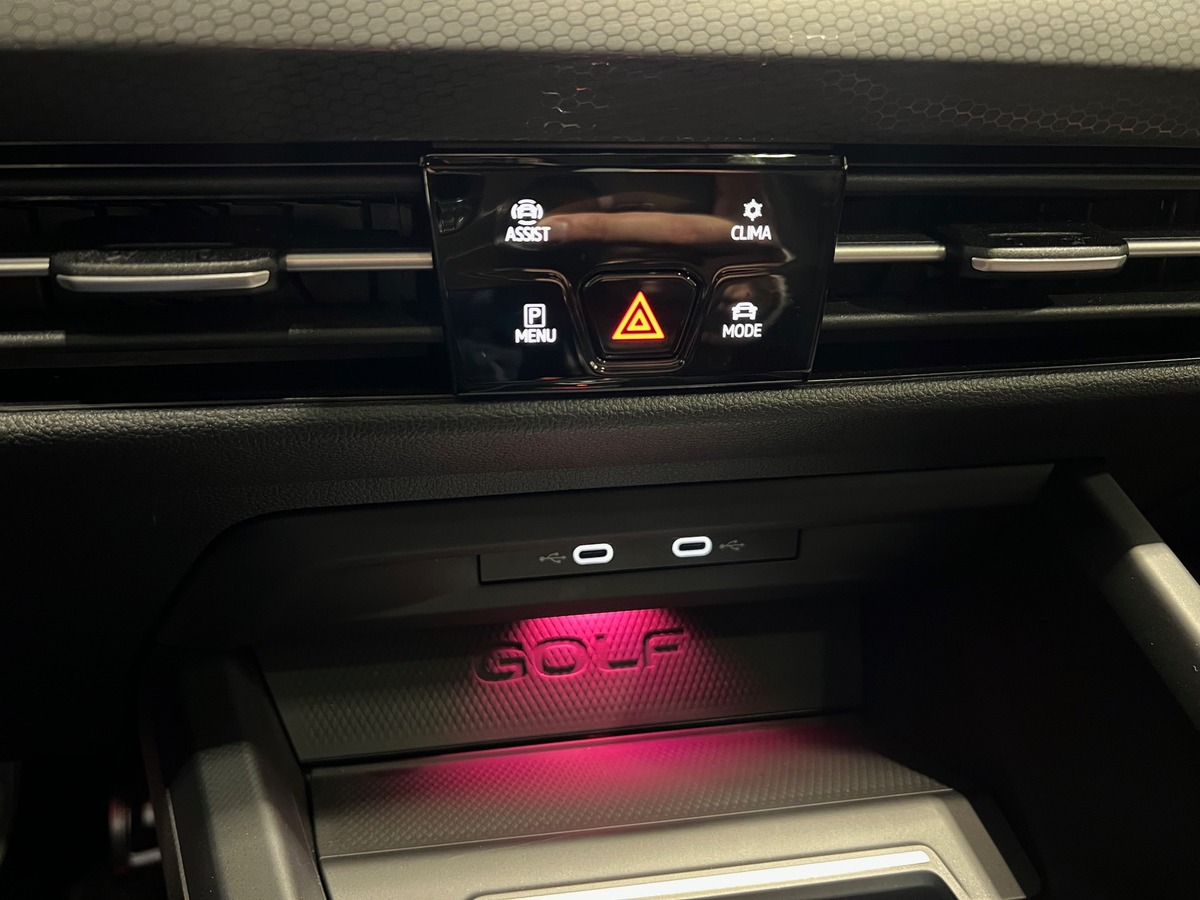 Volkswagen Golf 8 VIII 2.0 TSI 300 GTI CLUBSPORT DSG7 /TOIT PANO/JA19/CARPLAY/