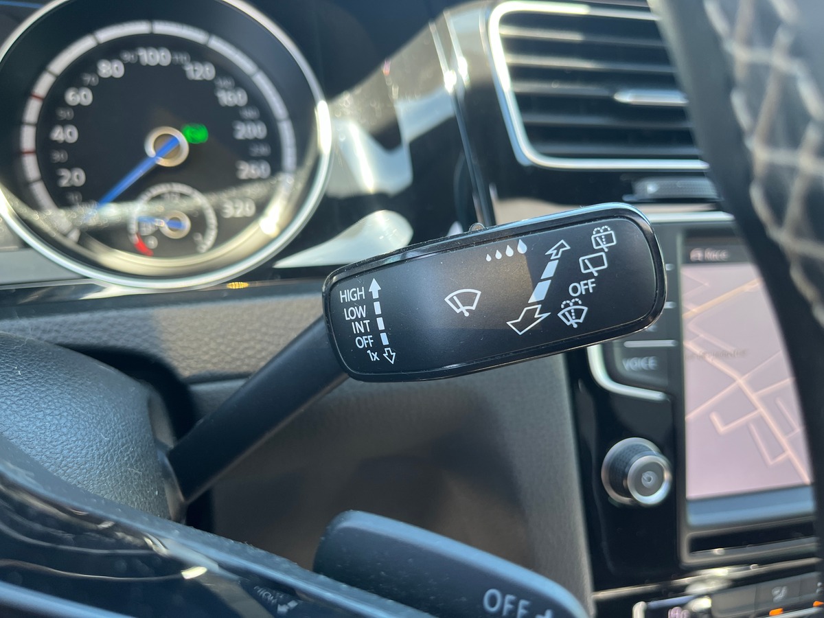 Volkswagen GOLF 7 R 300ch 4MOTION DSG6, TOIT OUVRANT, GPS