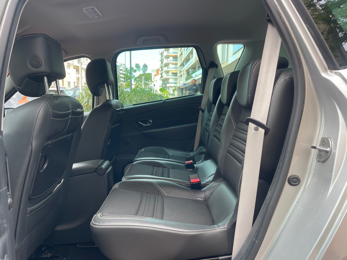 RENAULT Scenic III  1.5 DCI 110 cv / Phase 2 /Edition Bose / Boîte auto / Attelage