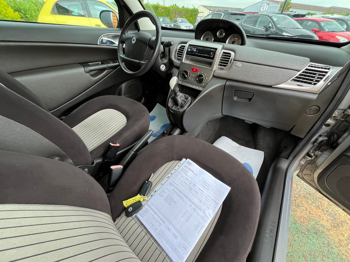 Lancia Ypsilon 1.4 i 95 ch ORO