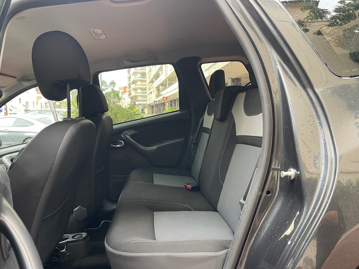 Dacia Duster 1.5 DCI 109 cv Boîte auto / Phase 2 / GPS / Attelage/ Courroie neuve