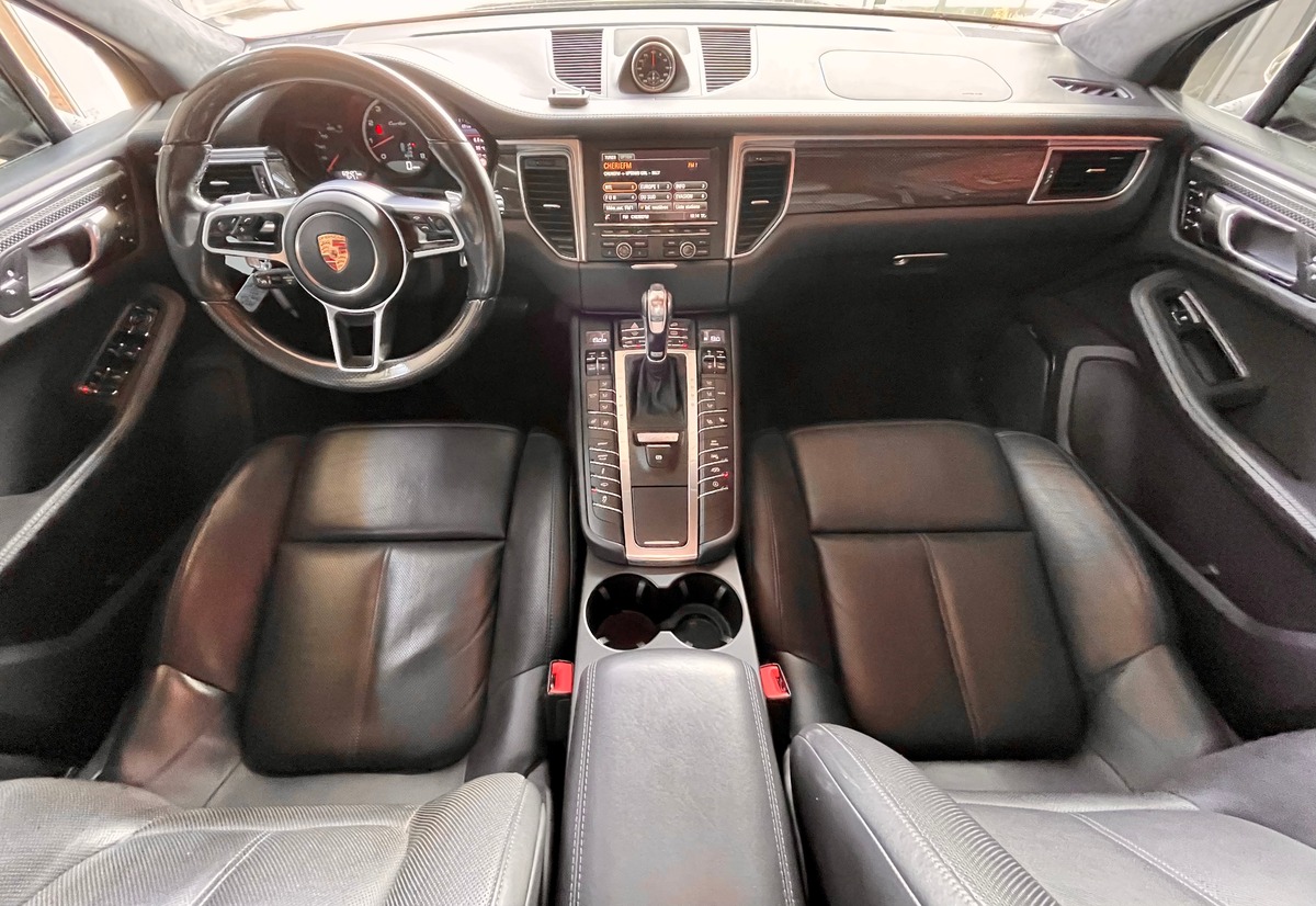 Porsche Macan 3.6 V6 TURBO 400 Full Options a
