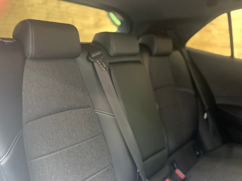 Toyota Corolla 1.8 FULL-Hybride design