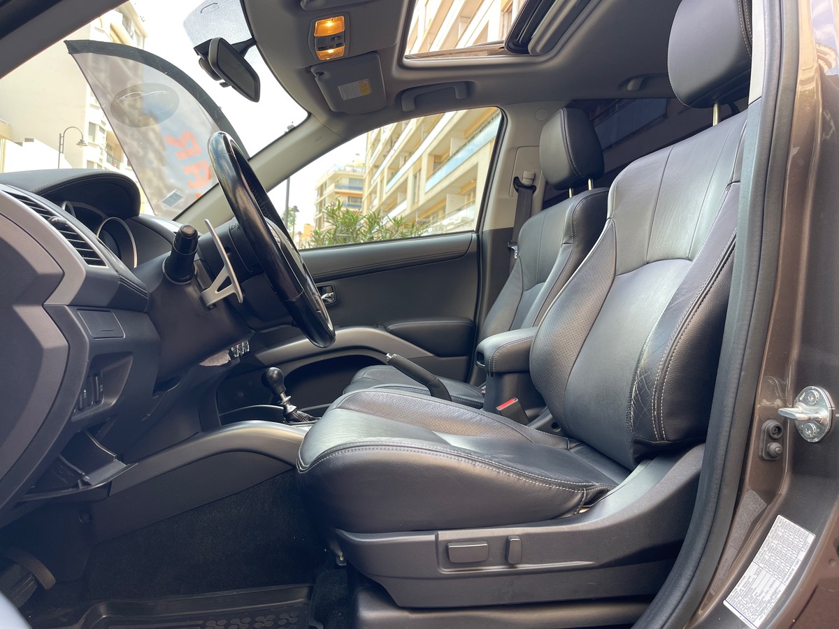 Mitsubishi Outlander 2.2 DI-D 156 CV 4WD 7 Places/Entretien complet Constructeur/Toit Ouvrant