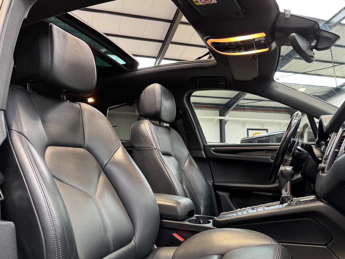 Porsche Macan S DIESEL 3.0 V6 258CV PDK TOIT OUVRANT /JANTES TURBO DESIGN/ ATTELAGE