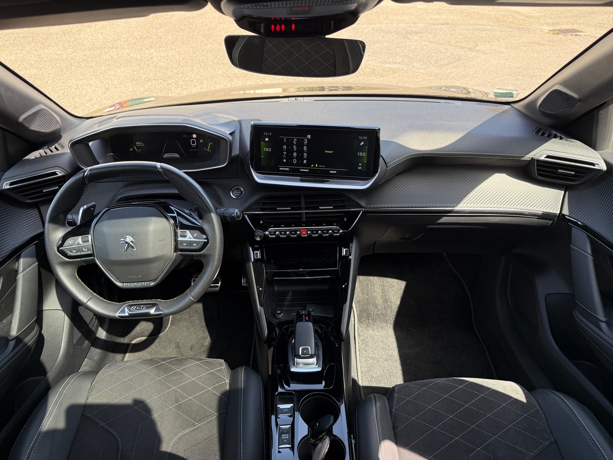 Peugeot 208 1.2 PureTech 130 ch GT Line EAT8, Toit Panoramique, I-Cockpit, Camera de recul