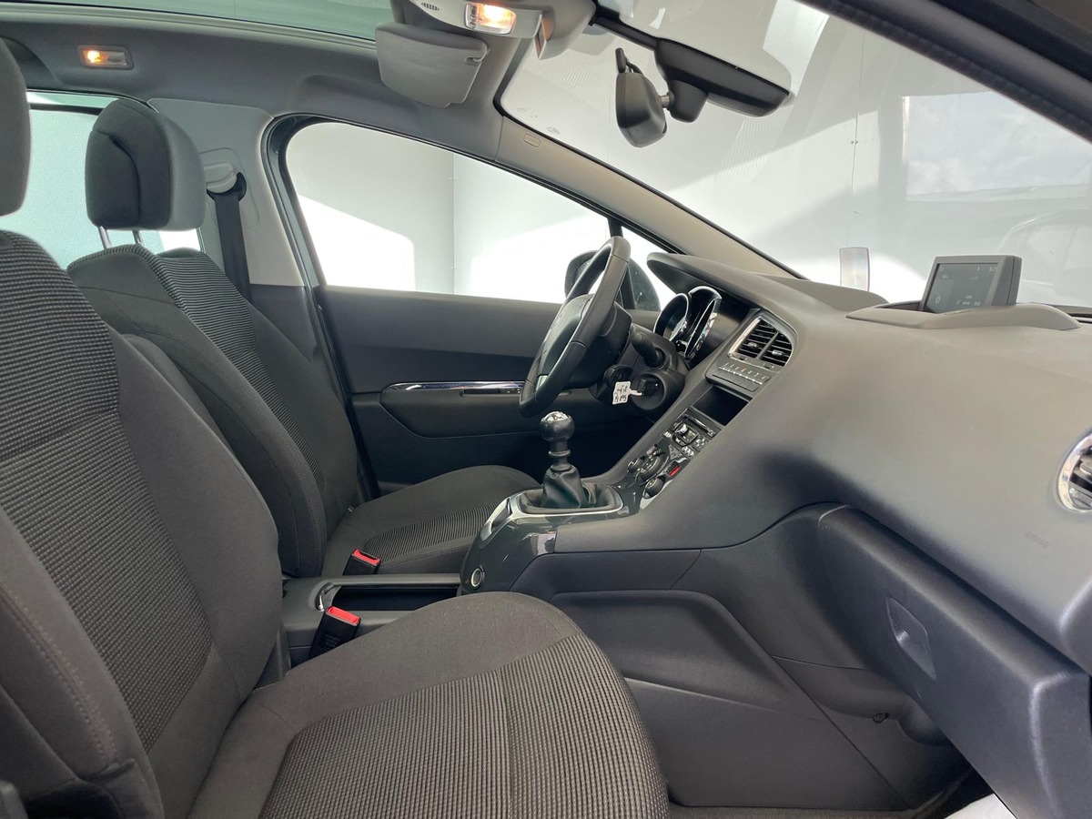 Peugeot 5008 1.6 BLUE-HDI 115 7 PLACES ALLURE