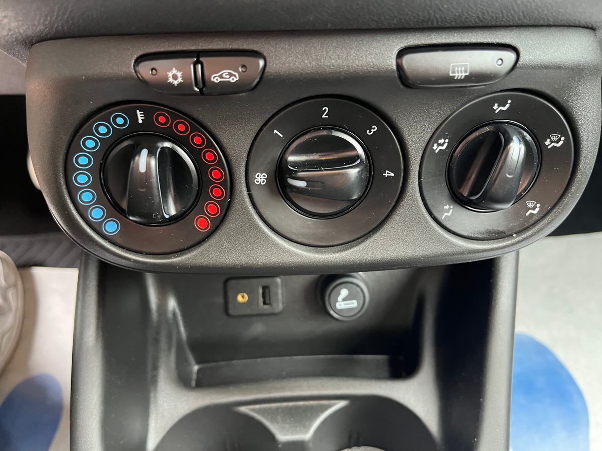 Opel Corsa E 1.4 i Turbo ecoFLEX 100 CH COLOR EDITION 1ERE MAIN