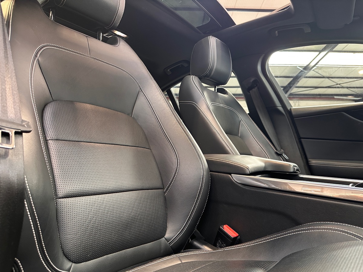 Jaguar XE D180 BVA AWD R-DYNAMIC SE