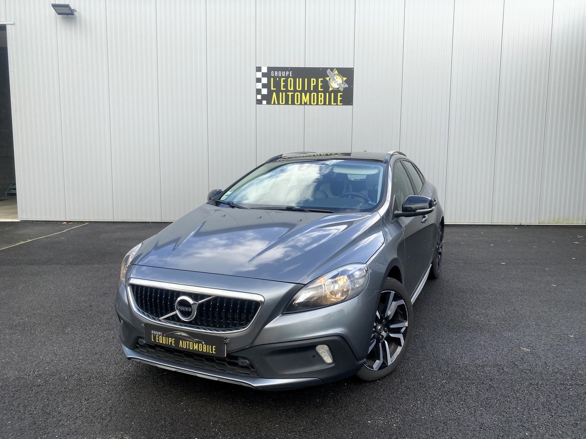 Volvo V40 Cross Country (2) 1.5 T3 152 CH R-DESIGN GEARTRONIC 6