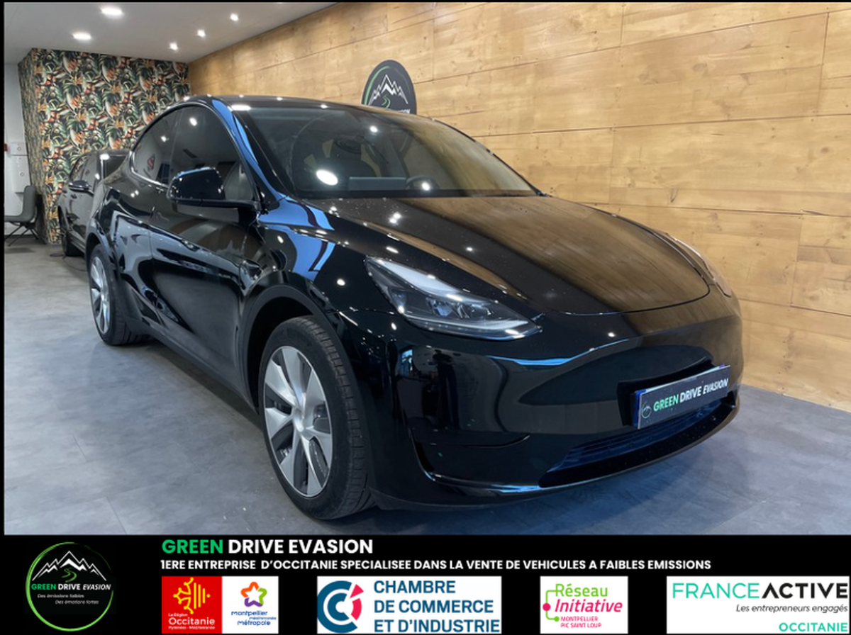 Tesla Model Y STANDARD-RANGE 2WD