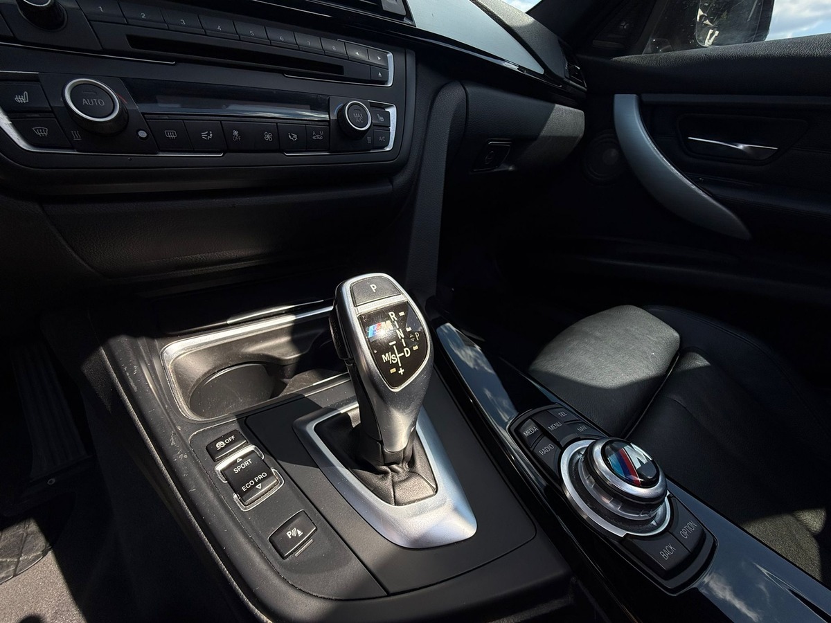 Bmw 330 D PACK M / HARMAN KARDON / VOLANT M