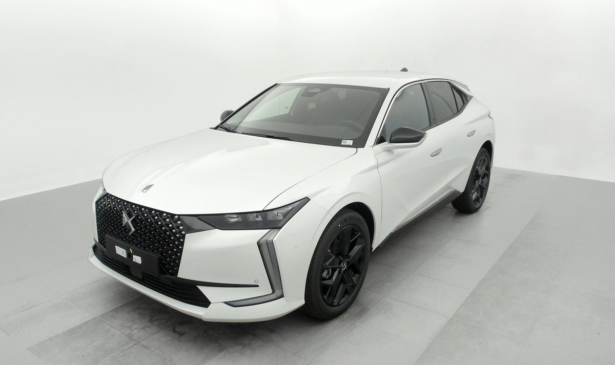 DS DS 4 BlueHDi 130 EAT8 Pallas Blanc Nacré  Prix catalogue 43 450,00 € TTC