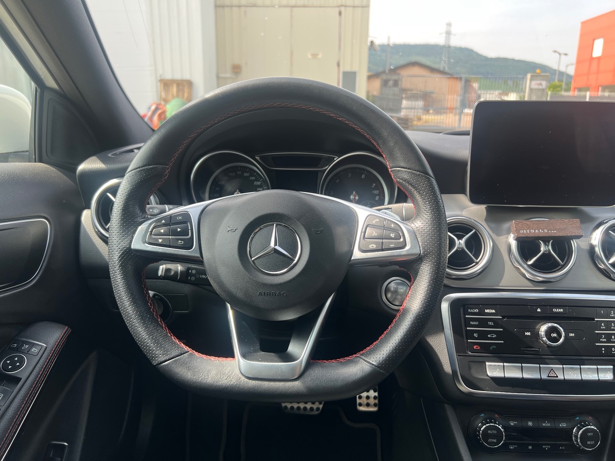 Mercedes-Benz GLA 200 FASCINATION AMG LINE, SUIVI COMPLET MERCEDES, TOIT OUVRANT