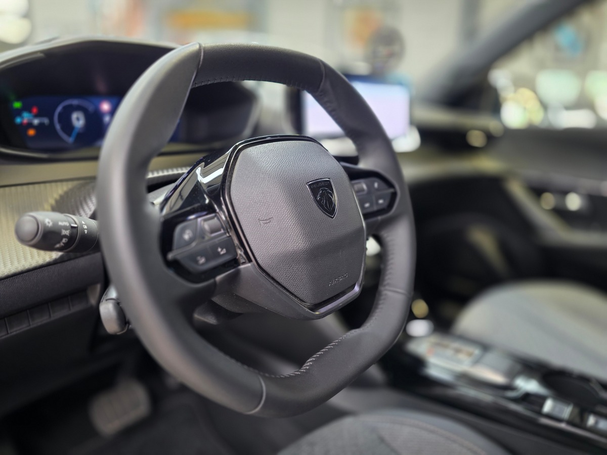 Peugeot 2008 II 130CH ALLURE BVA // ATTELAGE