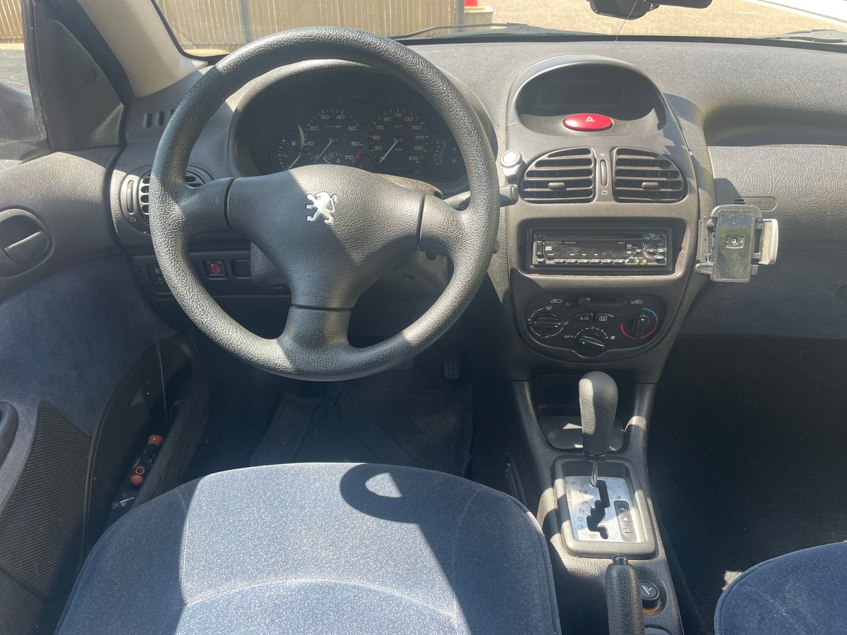 Peugeot 206 1.4 BOITE AUTOMATIQUE - CLIMATISATION - POSTE BLUETOOTH