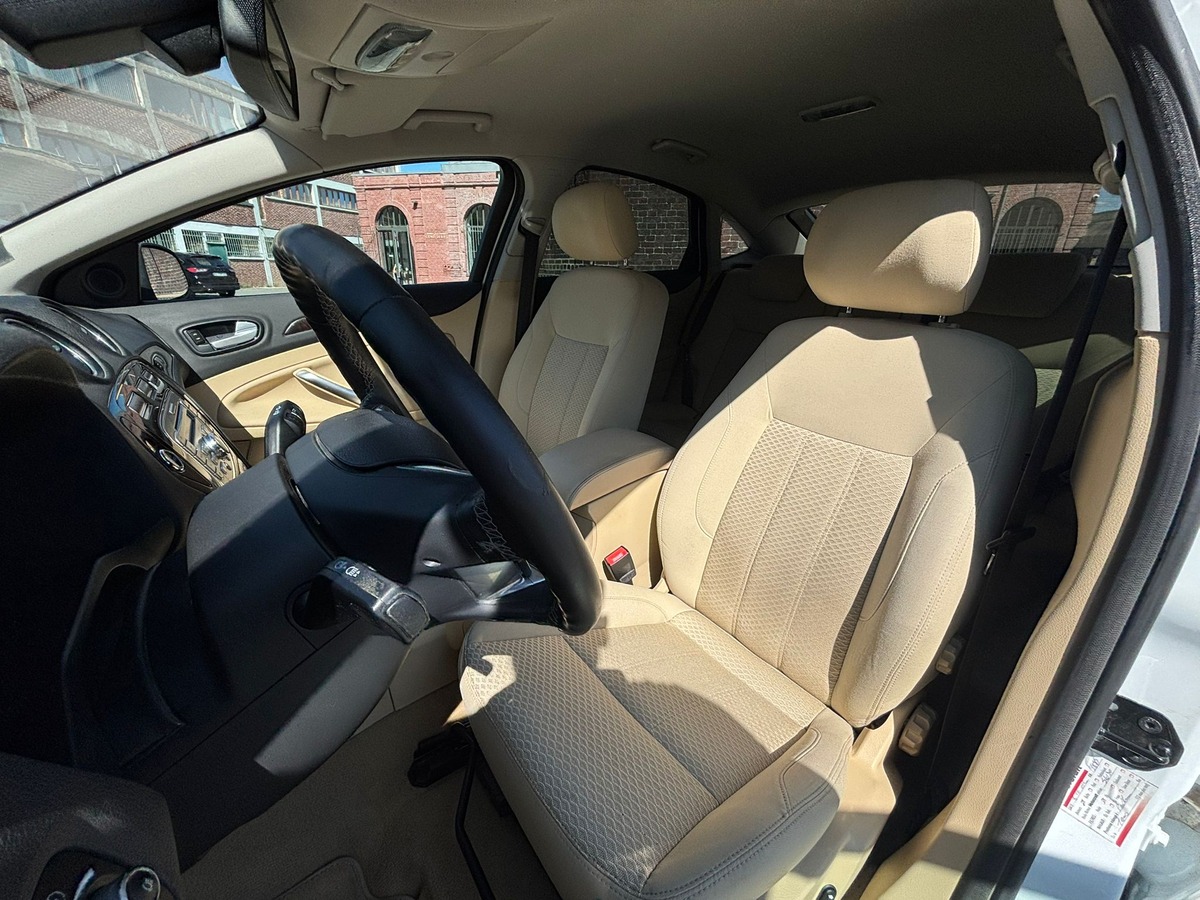 Ford Mondeo 2.0 TDCI GHIA - ATTELAGE- Distribution neuve - Révisé - Garantie