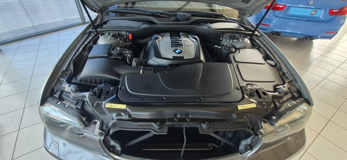 Bmw Série 7 740i 303CV