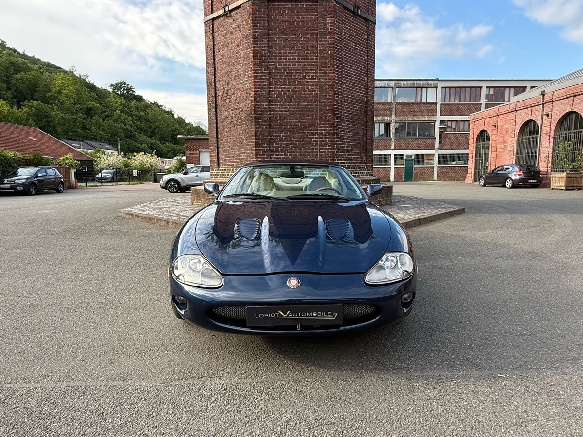 Jaguar XKR 2000