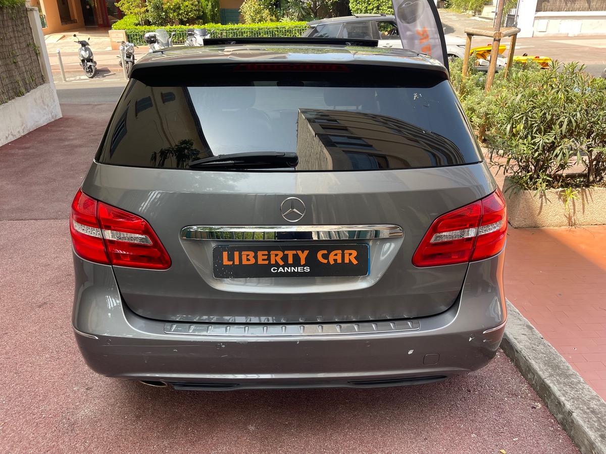 Mercedes Benz CLASSE B 200 i 156 cv / Toit Ouvrant / Caméra de recul / GPS / Harman Kardon