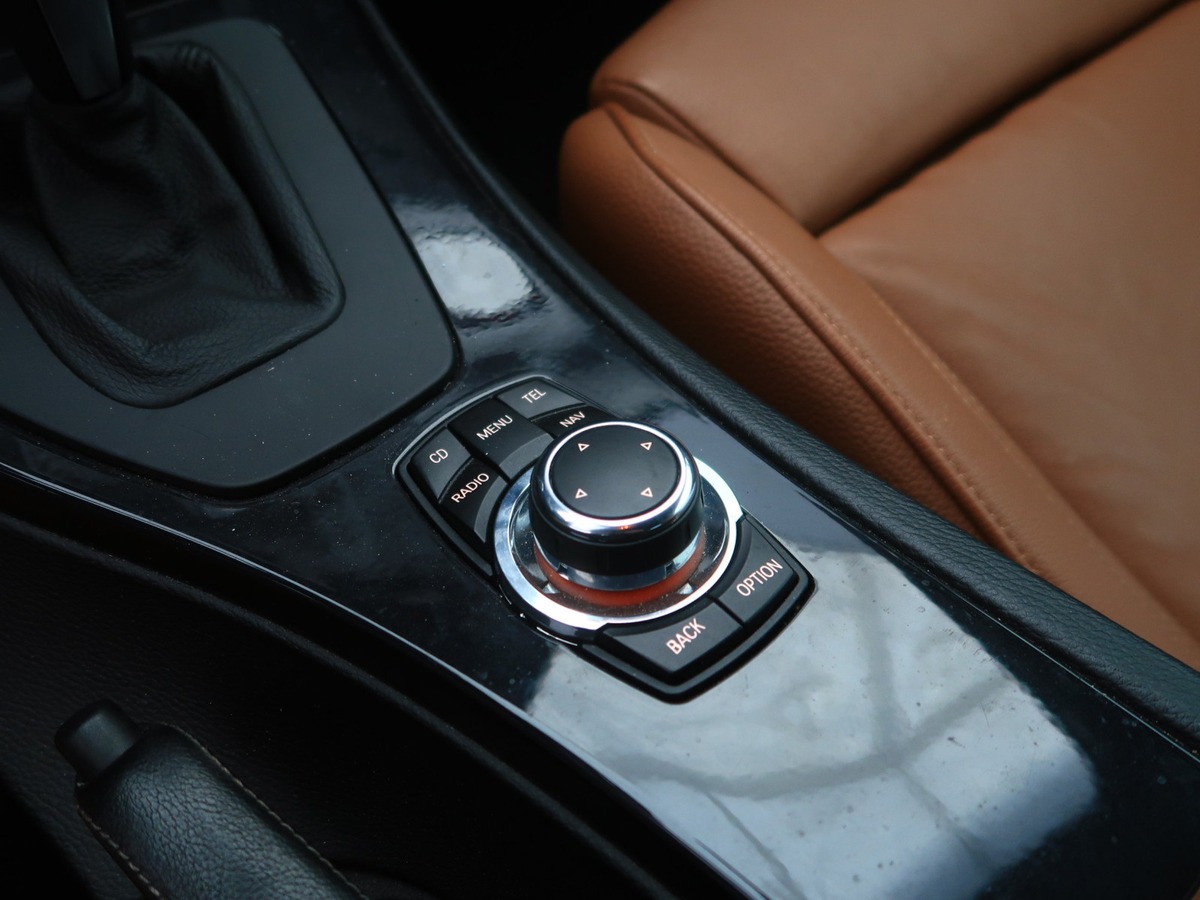 Bmw Série 3 BMW 330i xDrive Coupé 2011 – Performance et Luxe