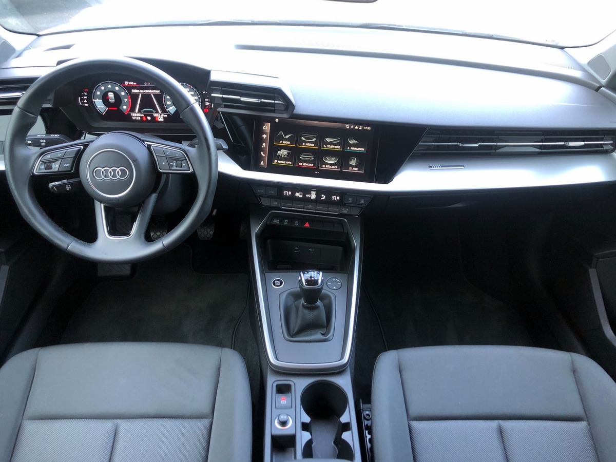 Audi A3 BERLINE IV 35 TFSI 150 JA SPORT TOIT NOIR 