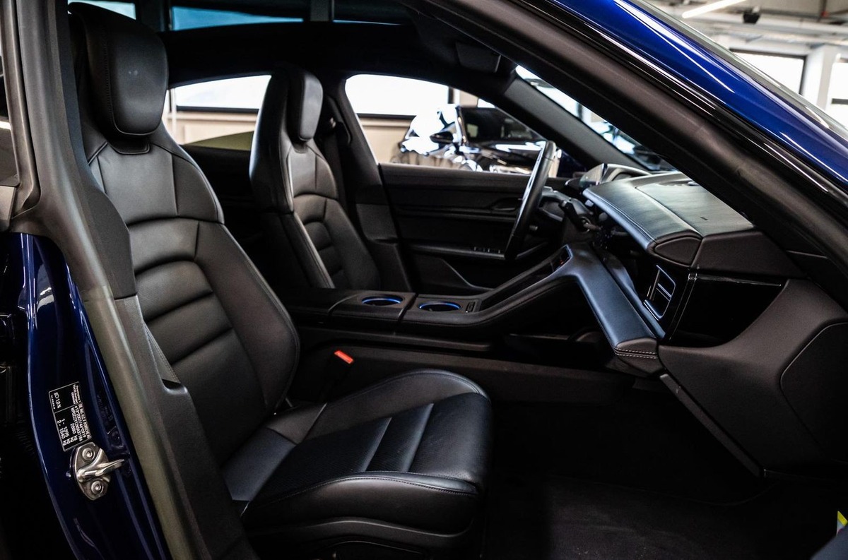 Porsche Taycan 4S avec batterie performance plus / Bose