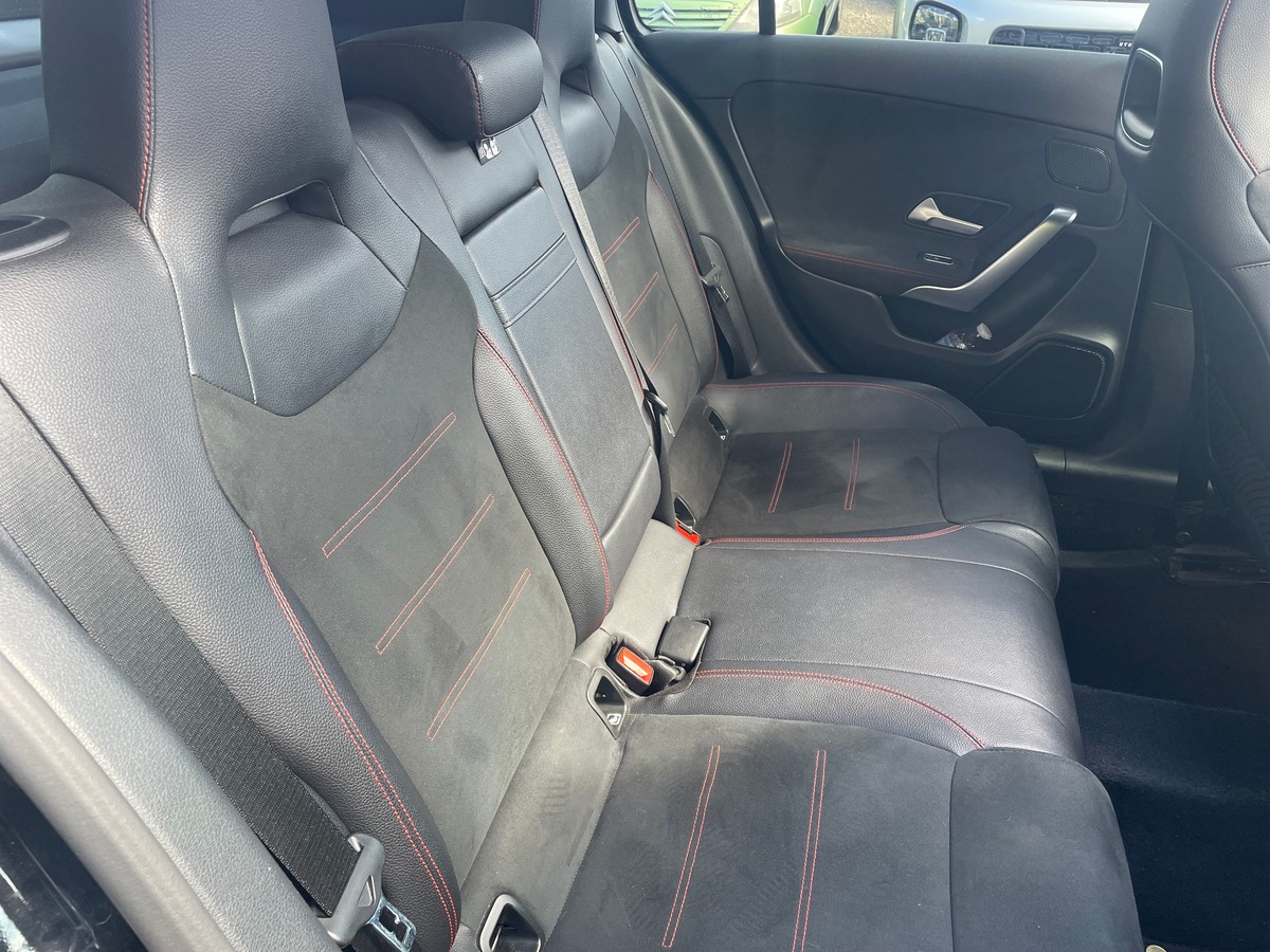 Mercedes-Benz Classe A 200 AMG LINE 163 cv LED AMBIANCE - CARPLAY - TOIT OUVRANT - SIEGE CHAUFFANT