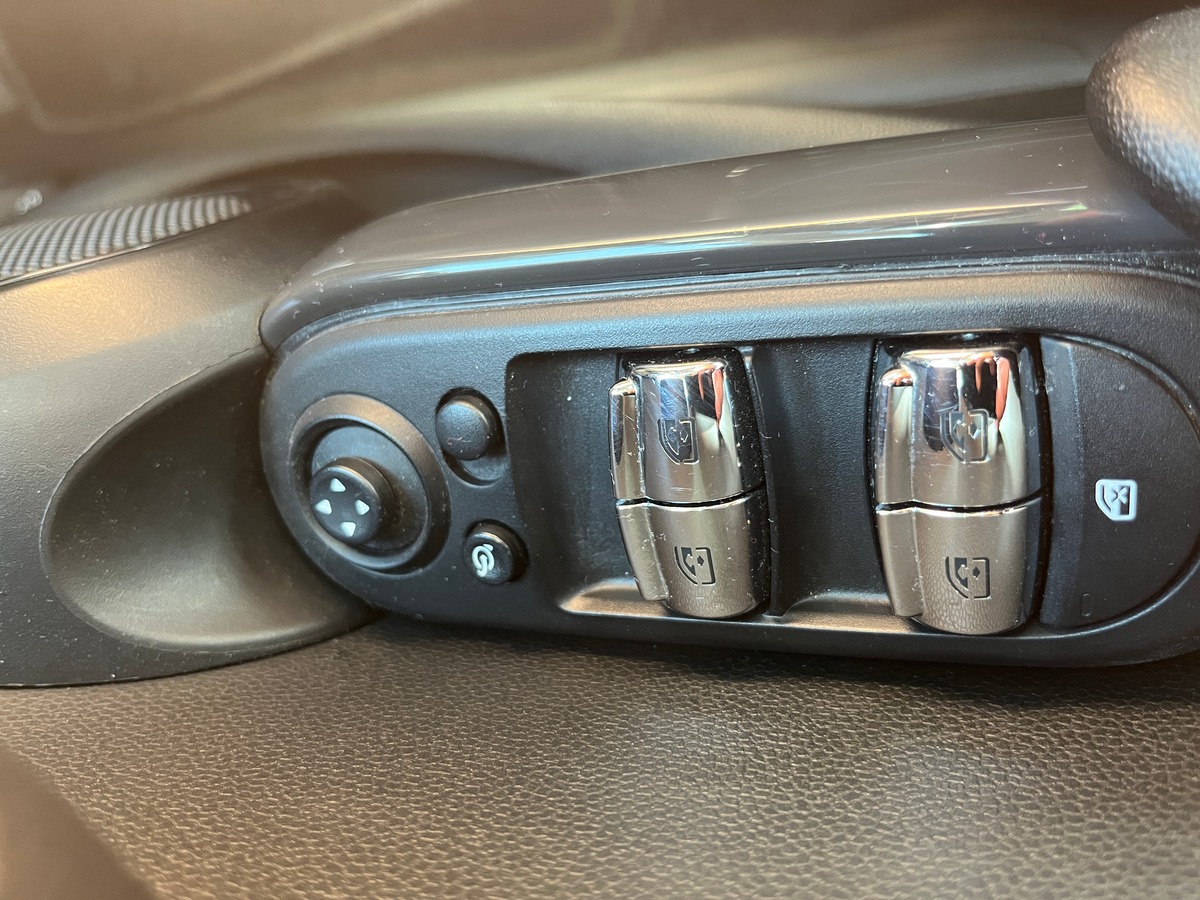 Mini Mini 136ch, BVA, SUIVI MINI, CARPLAY, RADAR AVANT ET ARRIERE, LIMITEUR, SIEGES CHAUFFANT
