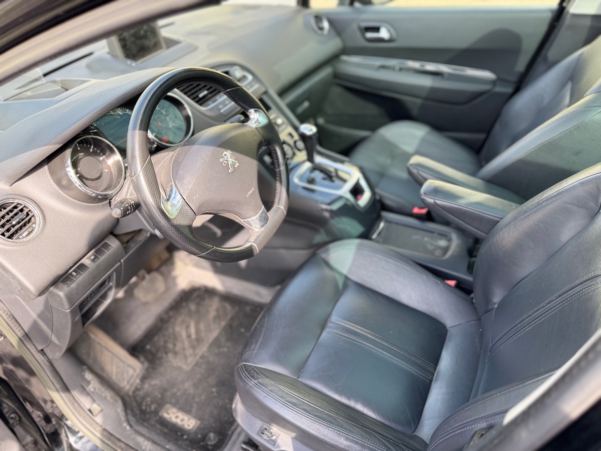 Peugeot 5008 Phase 2 1.6 156 cv Boîte auto 7 PLACES - TOIT PANORAMIQUE - SIEGES CHAUFFANTS
