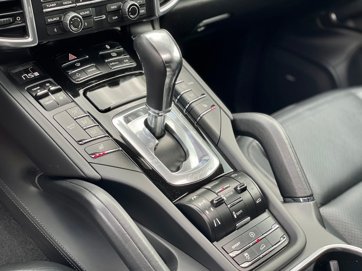 Porsche Cayenne S V8 4.2 TDi DPF 382 AWD b